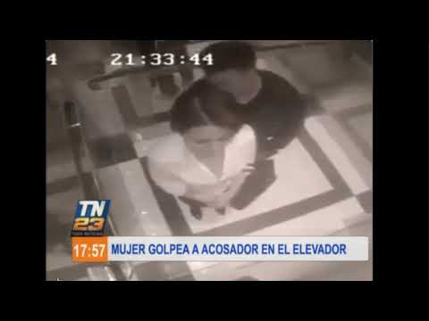 Mujer golpea a acosador en un elevador