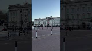 Buckingham Palace - The Queen Victoria Memorial Statue - London