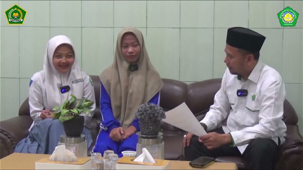 BINCANG HANGAT KAKANKEMENAG PAMEKASAN DENGAN SISWA-SISWI BERPRESTASI DI MAN 1 PAMEKASAN