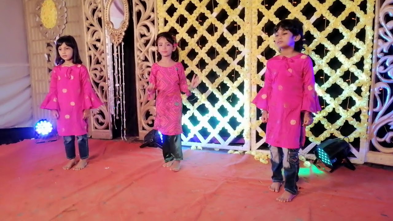 Reshmi churi dance performance