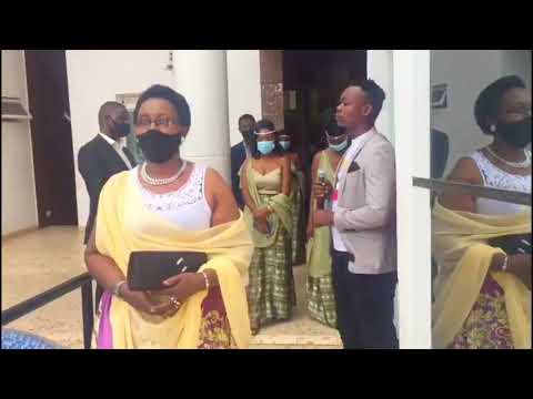 Yvanny Mpano live performance in wedding