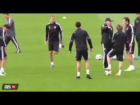 funny-football-~-funny-moment-between-modrić-and-ancelotti-in-real-madrid-training-2014---2015