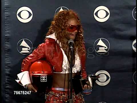 Lil Kim @ 2002 Grammy's