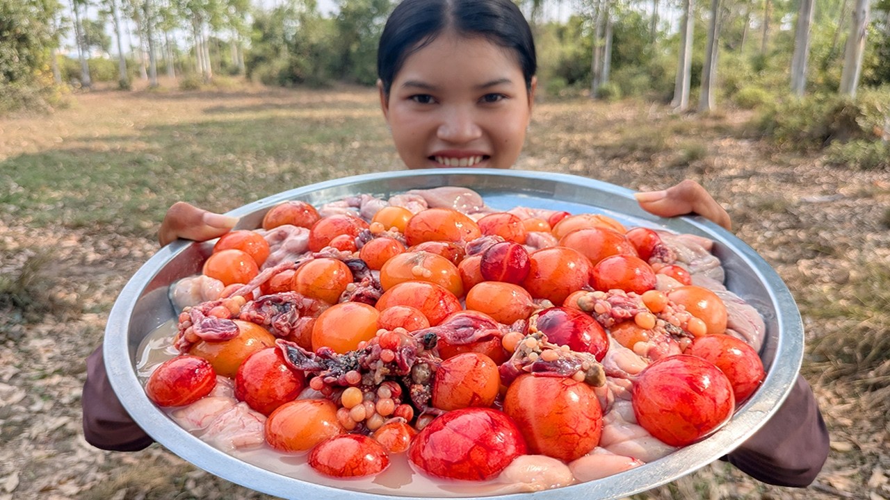 Fried Red Duck Eggs with Holy Basil / Delicious Cooking Duck Ovary Eggs Spicy Recipe