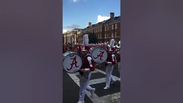 2017 09 16 Russell Estes Marching to stadium
