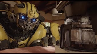 バンブルビーのドジっ子ぶりがたまらない！／映画『バンブルビー』本編映像