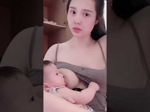 Mama Cantik menyusui bayi#cantik#