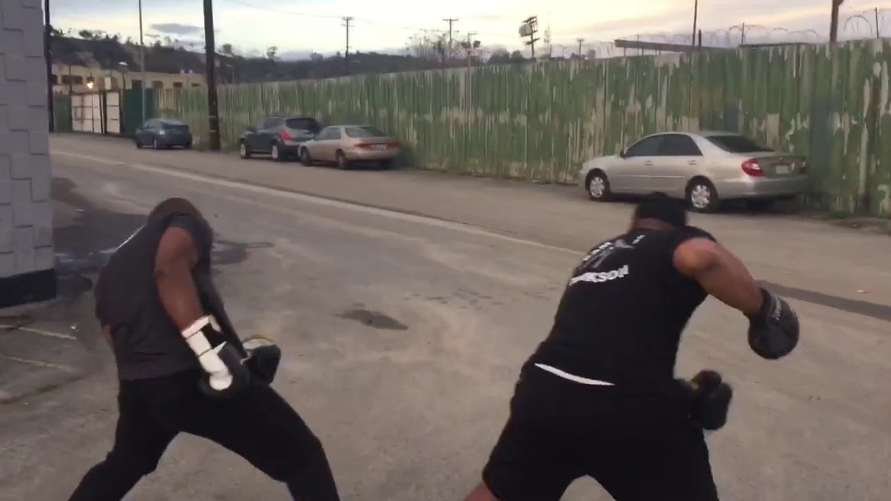 KEITH LIDDELL ILLUSTRATES WORLD'S LONGEST PUNCH IN A REAL FIGHT (THIS TIME 10FEET, 4 INCHES