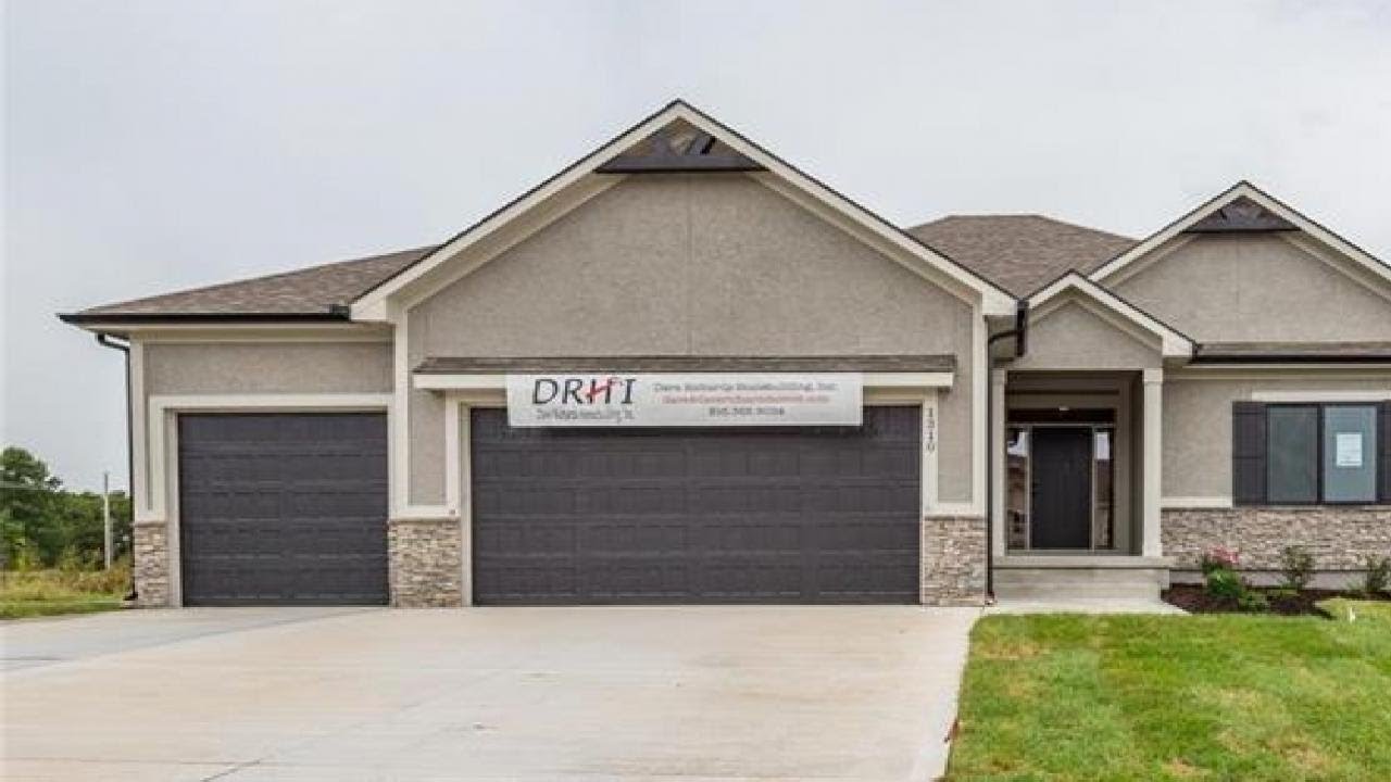 1314 NW Crestwood Drive, Grain Valley, MO Presented by Sally Moore.