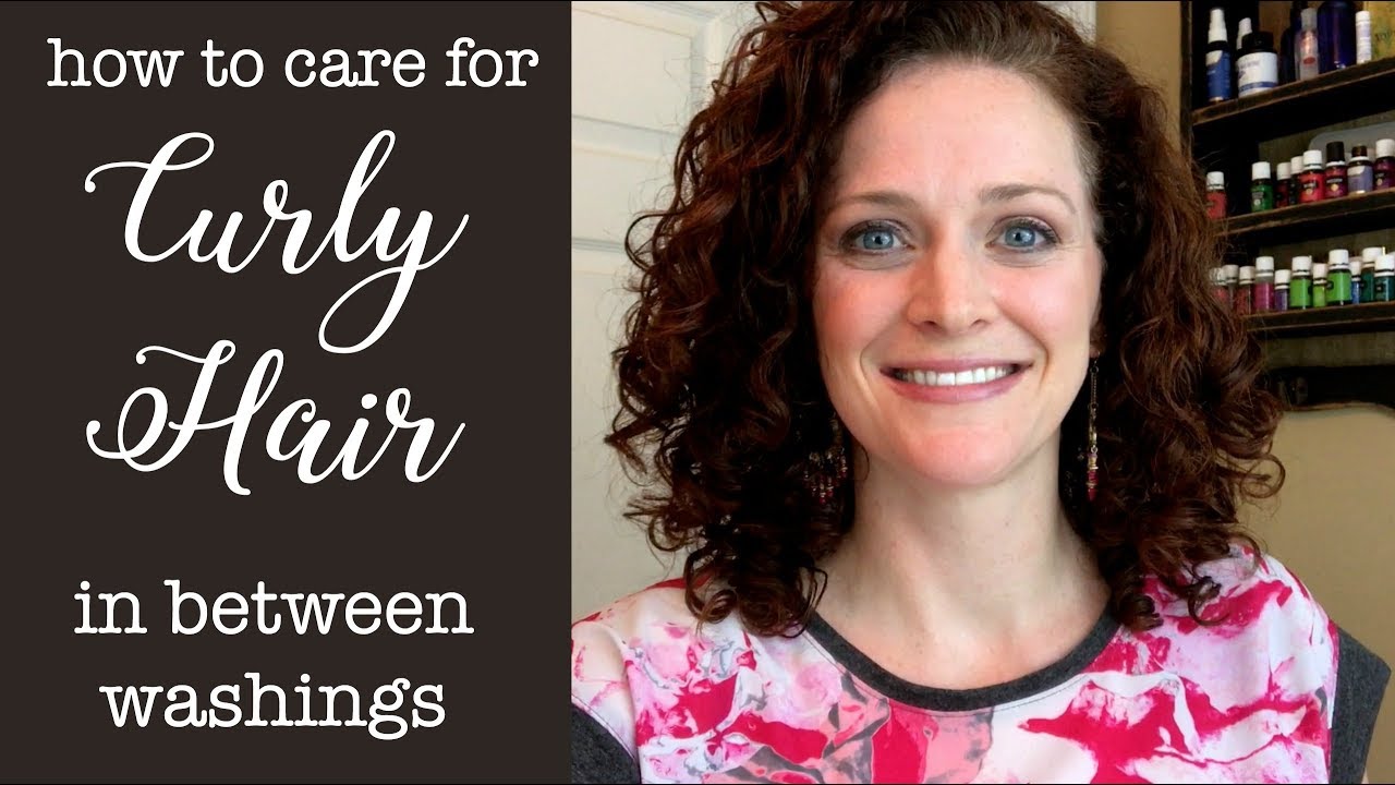 How to Refresh Curly Hair in Between Washings