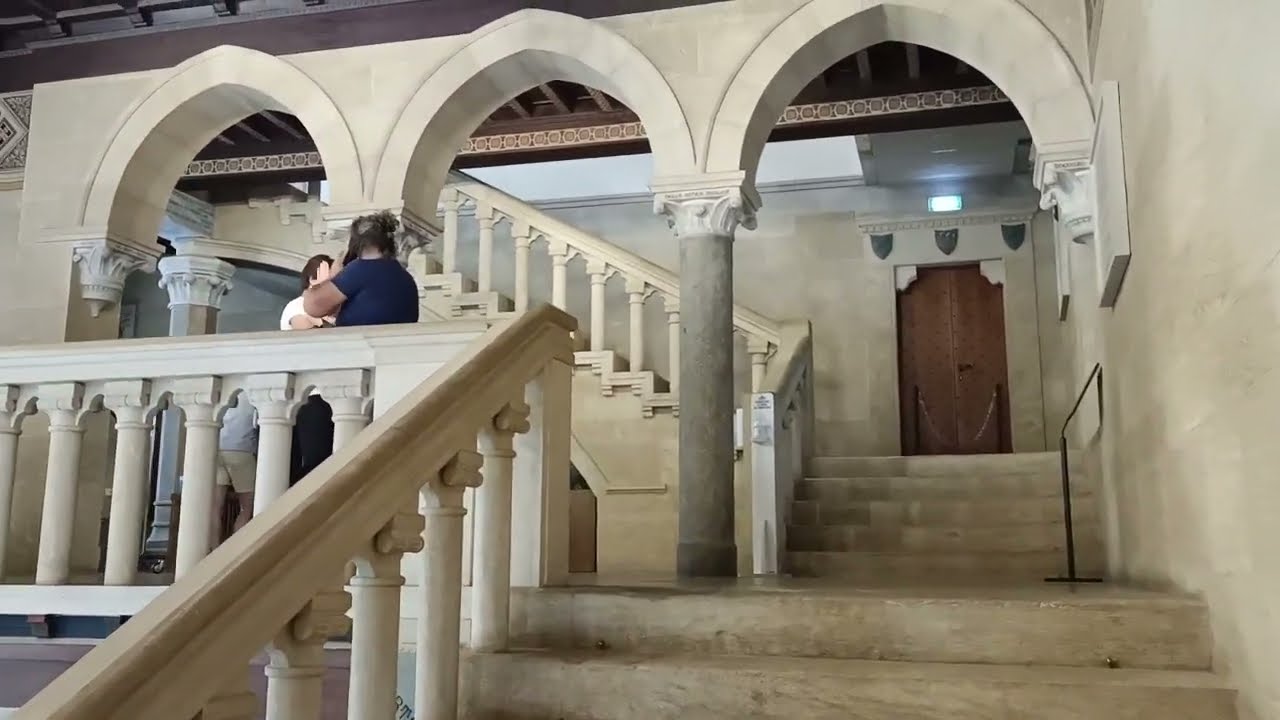 San Marino - ein bergiger Kleinstaat // Rathaus 