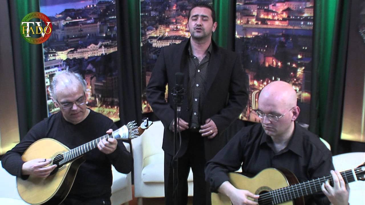 Rui Simões   ( Tantos fados deu-me a vida )