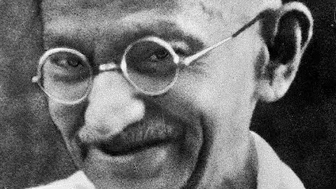 O que foi a desobediência civil proposta por Gandhi?