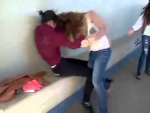 Pelea de mujeres - YouTube.