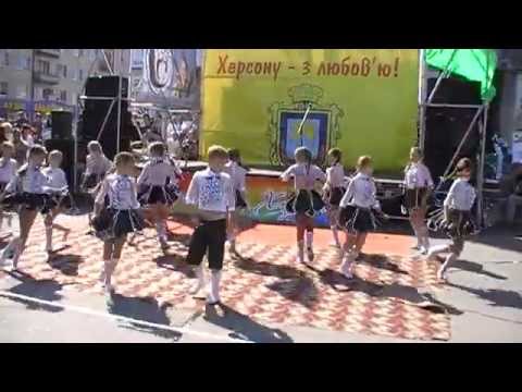 7 июля 2010 г.Г. Херсон.танцуют дети. танец.учат в школе. 7 июля 2010 г.Г. Херсон.танцуют дети. танец.учат в школе.