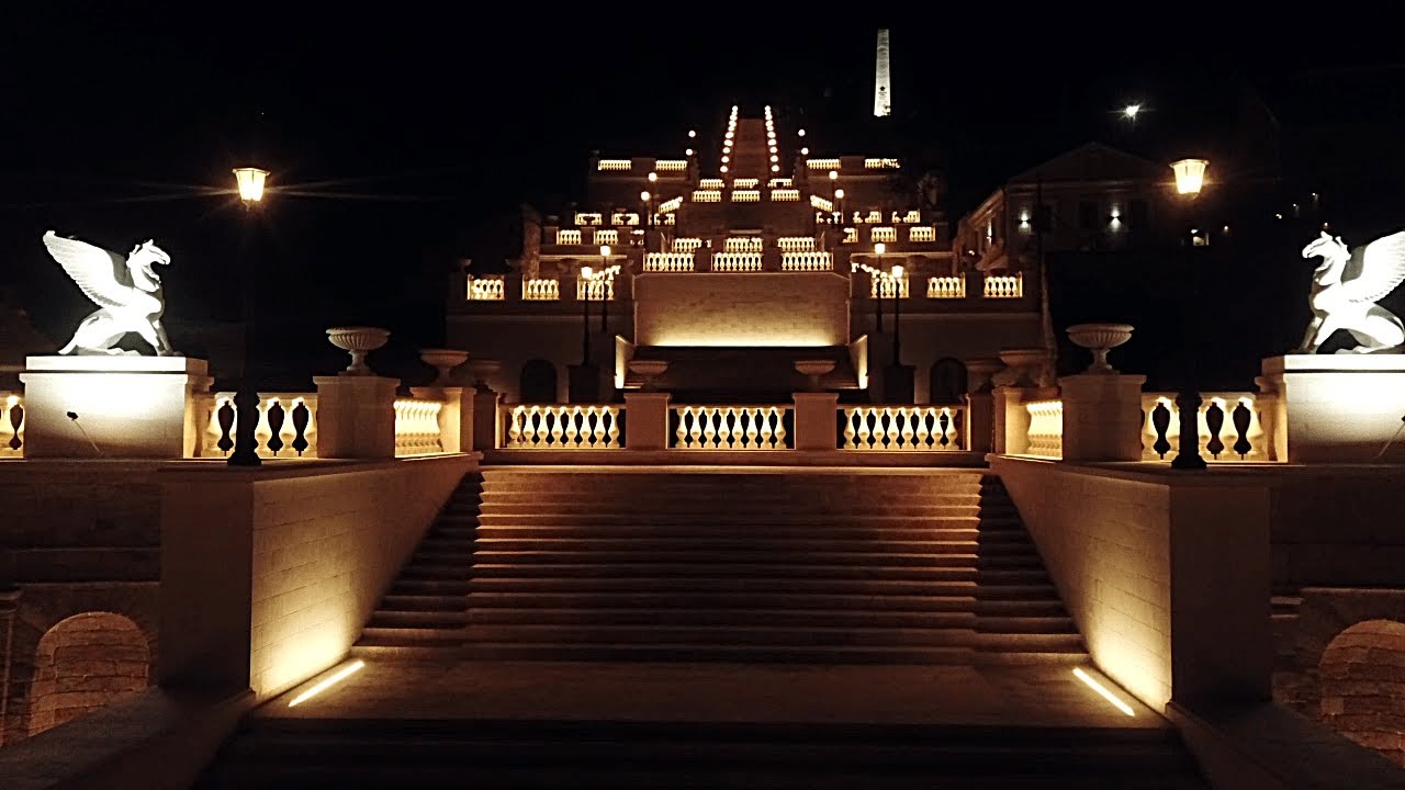 Гора в керчи с лестницей