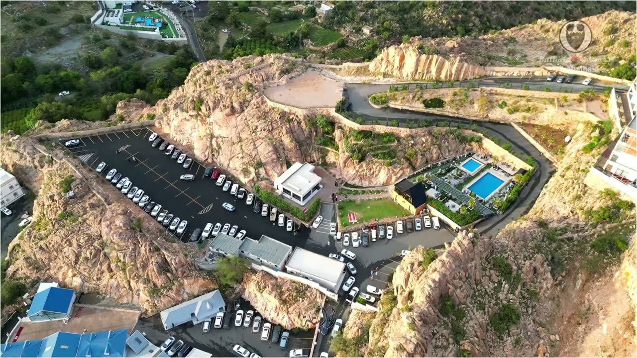 جولة جوية على وادي ذي غزال شفا الطائف بأجواء ممطرة