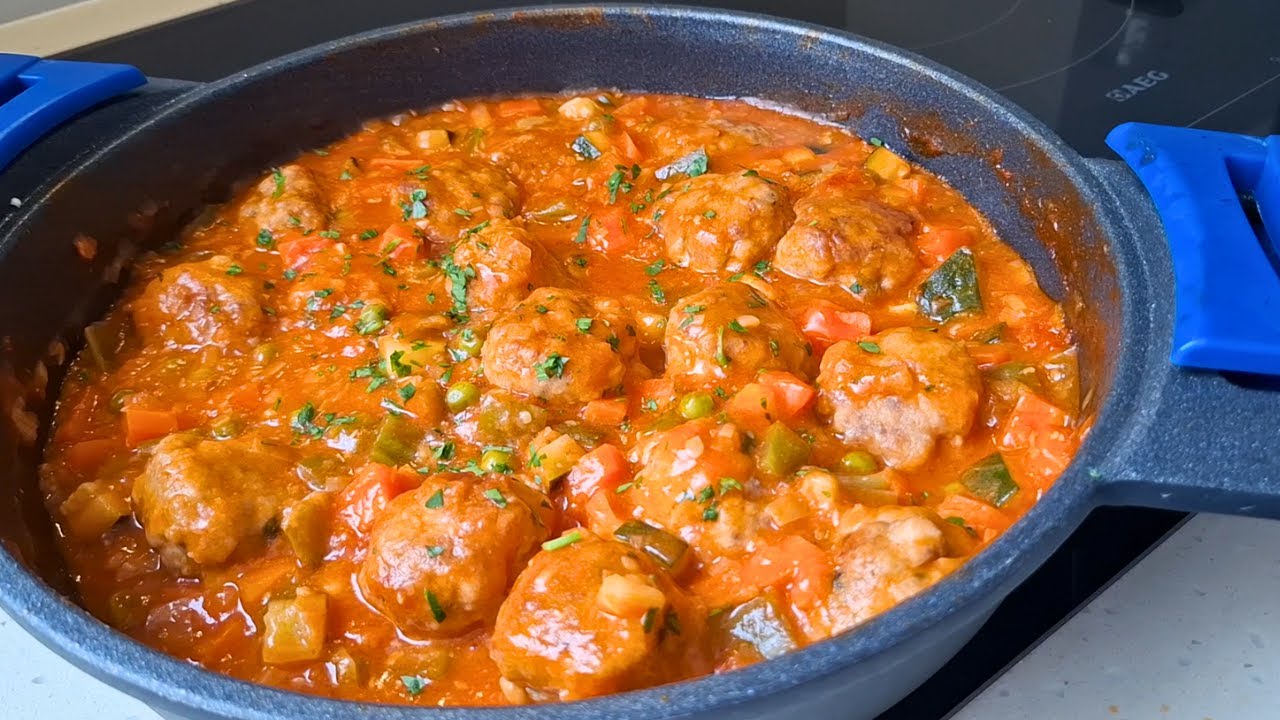 ALBÓNDIGAS EN SALSA JARDINERA!! 🍲 Receta casera super rica y saludable #albóndigasensalsa