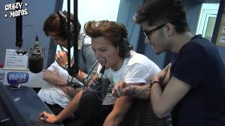 One Direction go crazy and invade Real Radio! [RusSub]
