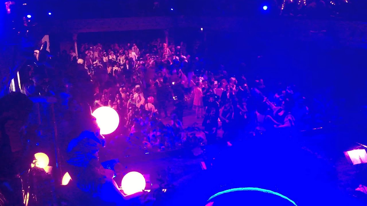 "Alles Walzer" am Tuntenball in Graz