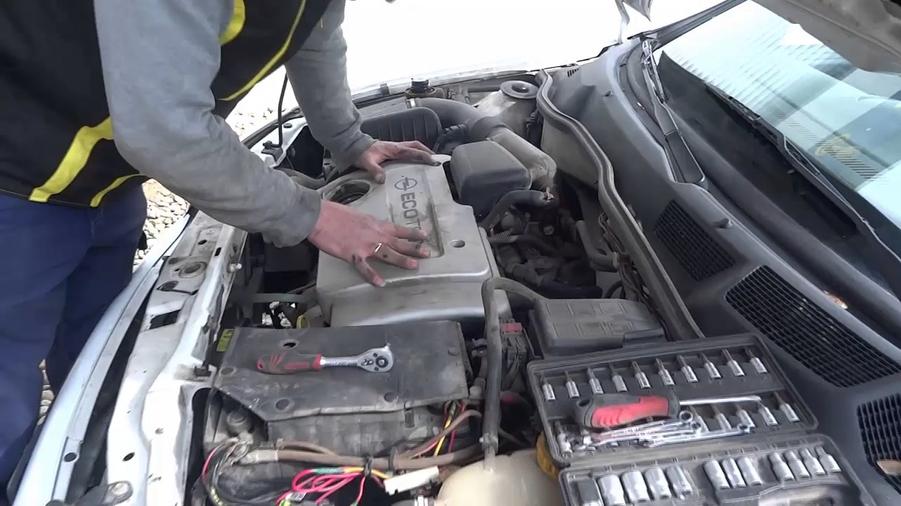 Смяна на моторен компютър на Opel Astra G - YouTube