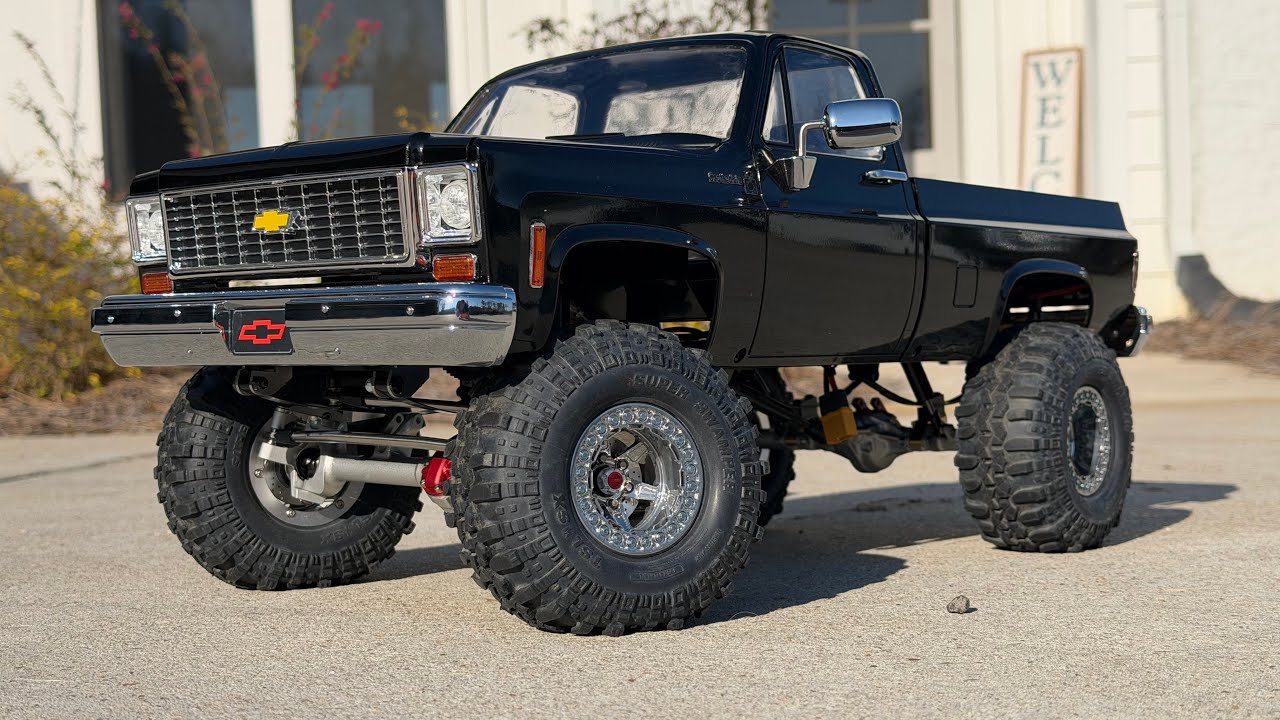 TrailFinder 2 K10 Chevy on Swampers and Mini Forged wheels with