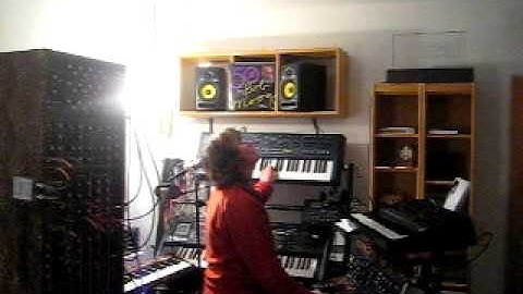 Electronic World with Roland V-Synth Vocoder , Minimoog,  Synthesizers.com & dark Energie..