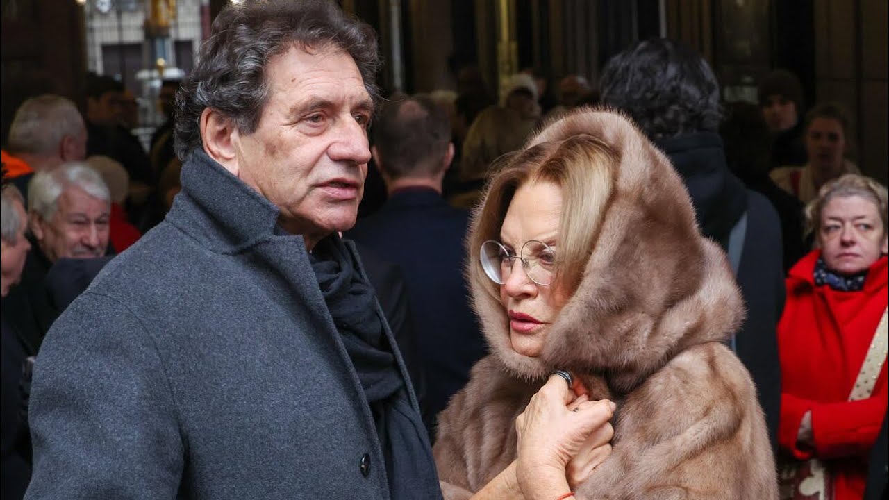 УБИТАЯ ГОРЕМ ЛЮДМИЛА МАКСАКОВА ВСТАЛА НА КОЛЕНИ ПЕРЕД ГРОБОМ ВЛАДИМИРА СИМОНОВА | СЛЁЗЫ РОДНЫХ … 