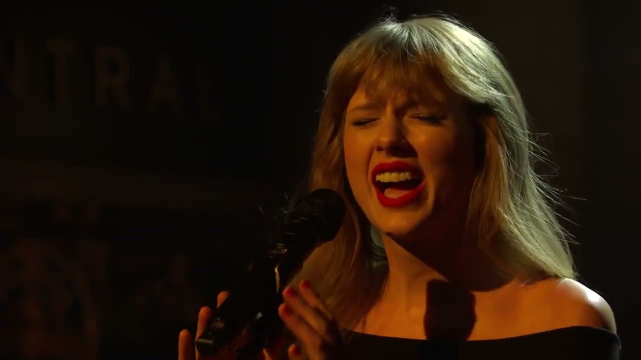 Taylor Swift - All Too Well (10 Minute version) (Live on Saturday Night Live)