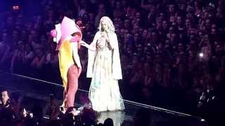 Katy Perry Meets Scott The Twerking Ice Cream - Adelaide 12.11.2014 Hd