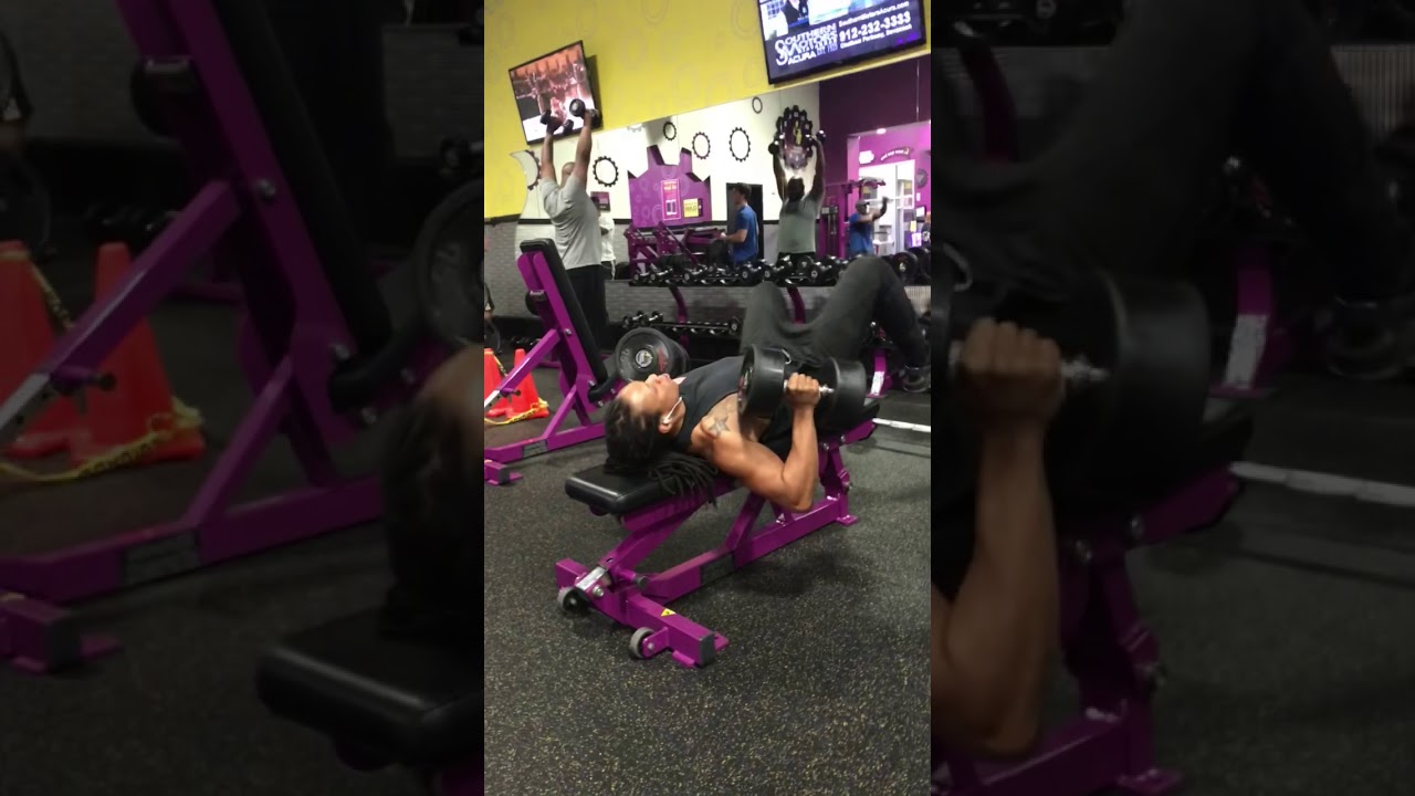 Pro Trainer Terrance Boston Chest Presses Planet Fitnesses HEAVIEST Weights