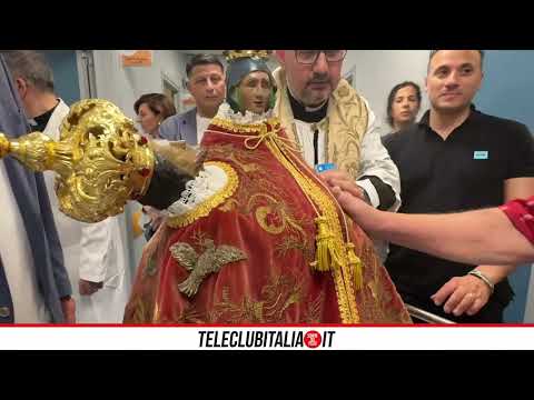 Video Giugliano, la Madonna della Pace in visita in ospedale: preghiere con pazienti e personale sanitario