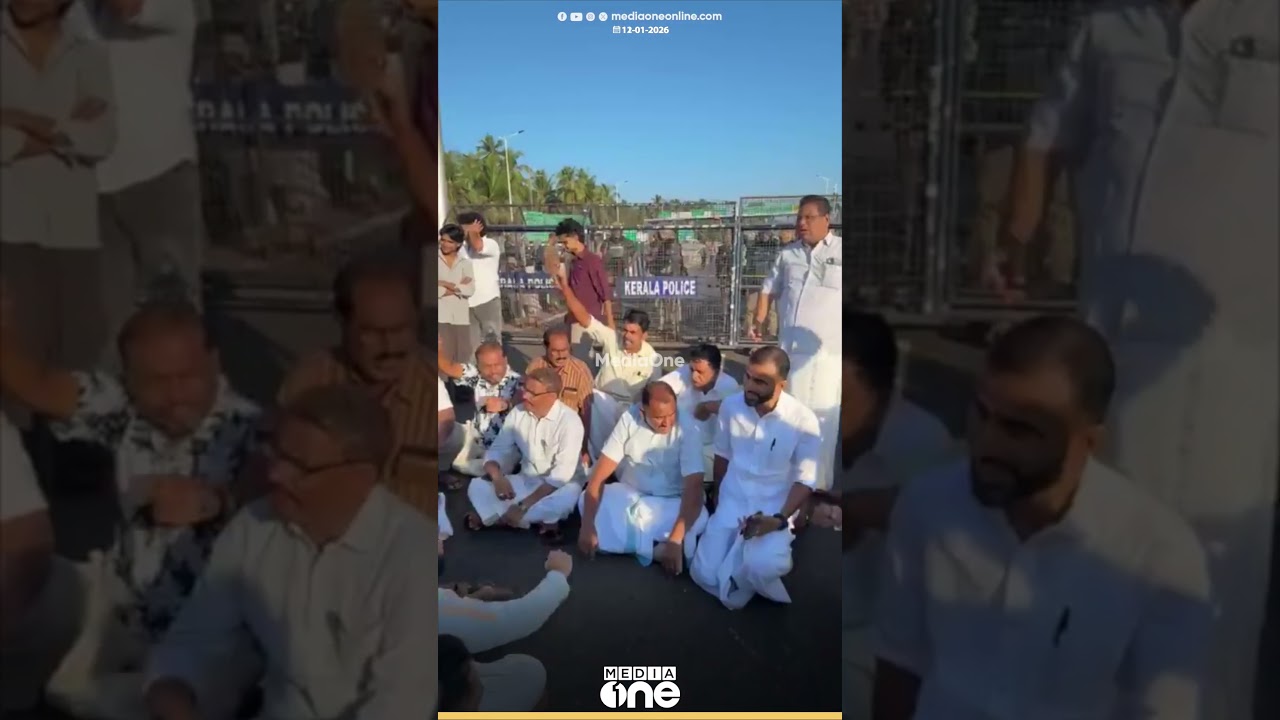 കാസർകോട് കുമ്പള ടോൾ പിരിവിൽ പ്രതിഷേധിച്ച് എ.കെ.എം അഷ്റഫ് എംഎൽഎ