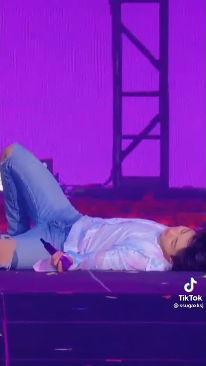 saat jungkook pingsan di panggung