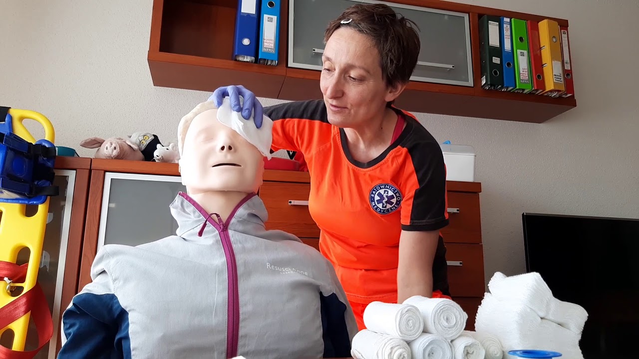 Pierwsza pomoc rana cięta głowy - YouTube