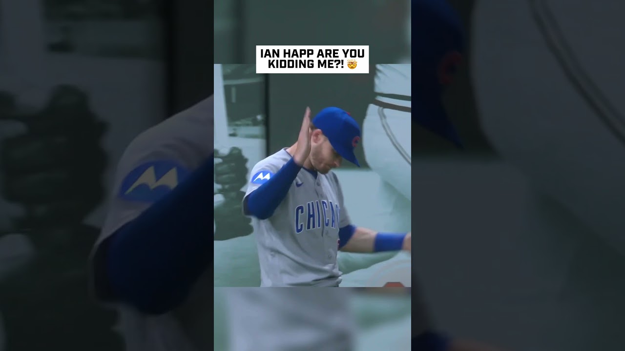 Ian Happ Proves Why He's a GOLD GLOVE Winner! 🔥