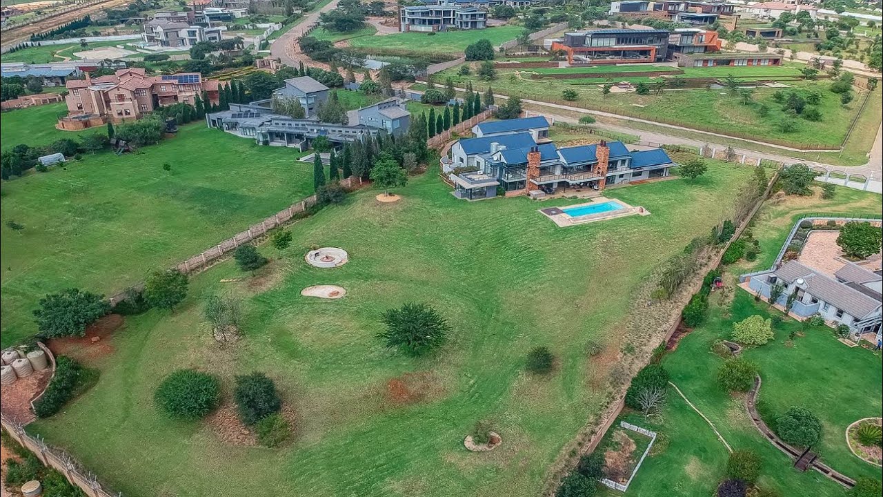 LUXURY LIVING: Modern Masterpiece Mooikloof Valley