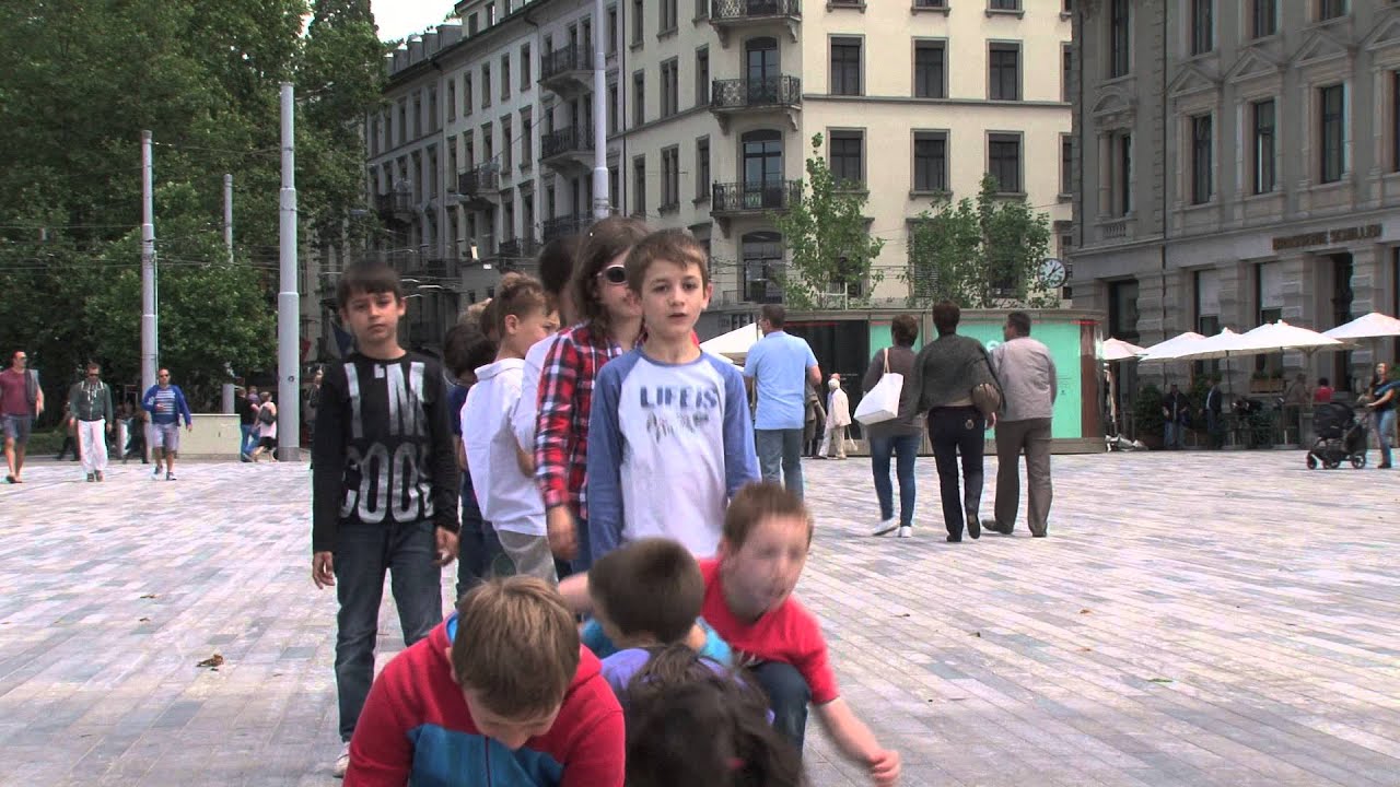 Les élèves de CE2 chantent Happy