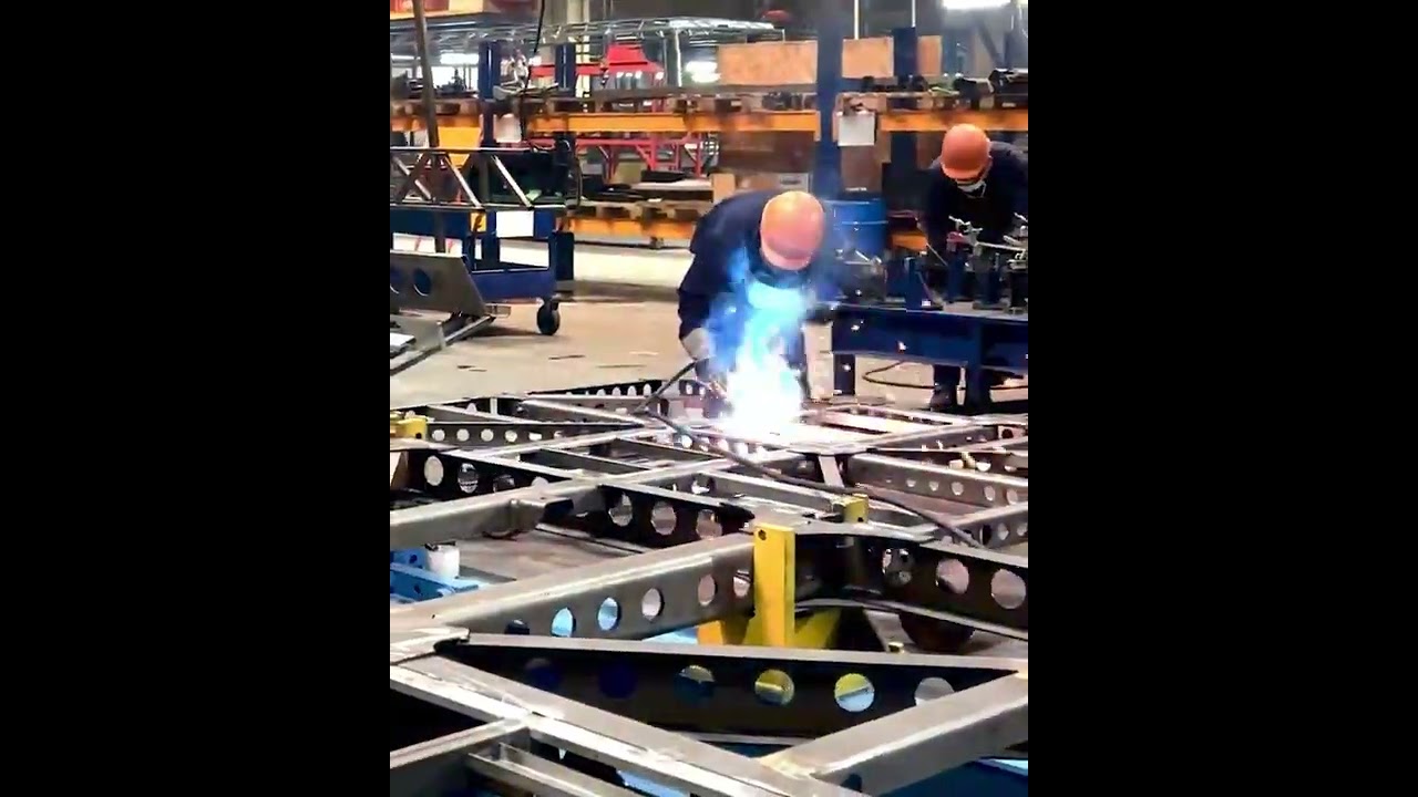 Сварочный процесс автобусов SAZ LE60