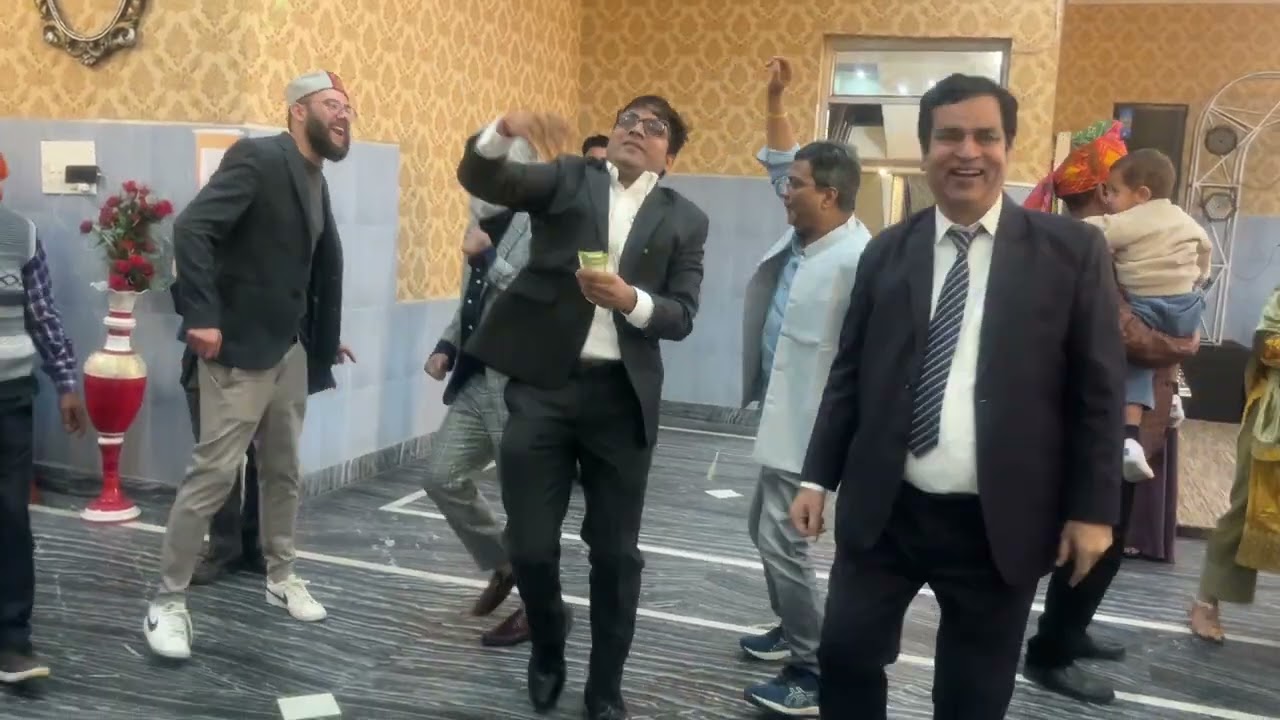 Gajra mohabbat bala song dance on band || viral dance on band in Himachali wedding 