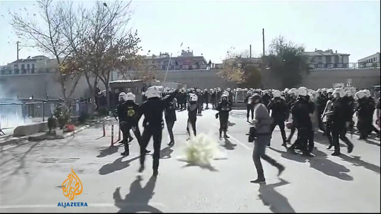 اشتبك المتظاهرون مع شرطة مكافحة الشغب في أنقرة