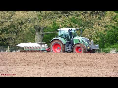 Ploughing with Fendt