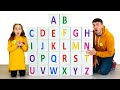 Надя и Папа открывают коробки сюрпризы с буквами и учат английский алфавит - Полная версия