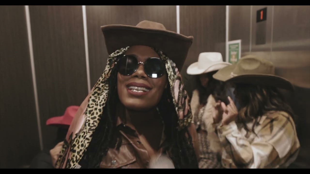 Memphis Artist Ashley Ave (IG: @ashleyave_music) Hops On The Elevator 🛗 Performing "Keep My Man"