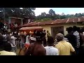 Jeneza Lilivyo Paa Na Kuwakimbia Wazikaji Jeneza Lilivyo Paa Na Kuwakimbia Wazikaji
