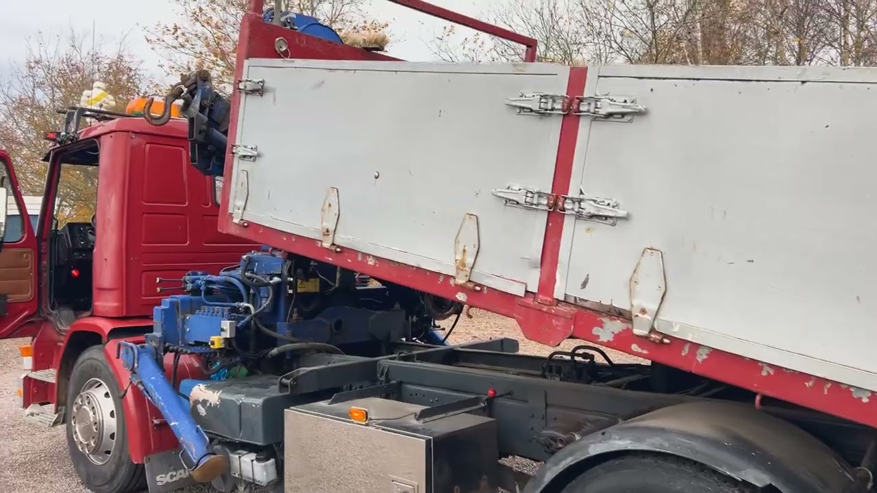 Kranbil med 3-vägstipp Scania G82M 4X2 EFFER