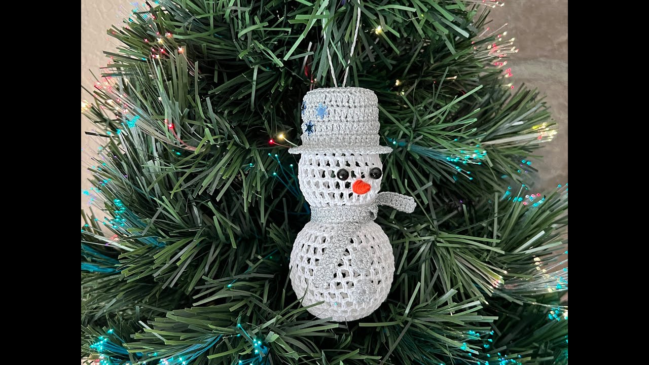 Снеговик - елочная игрушка крючком 