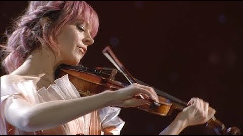 Lindsey Stirling Performs 