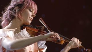 Lindsey Stirling Performs 'Angels We Have Heard on High' at the 2018 CMA Country Christmas