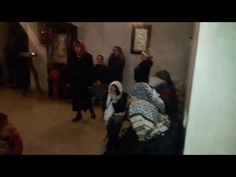 აღდგომის ღამის შემდეგ კმენდანტის დასრულების მოლოდინში.ქარელის სამების საკათედრო ტაძარი